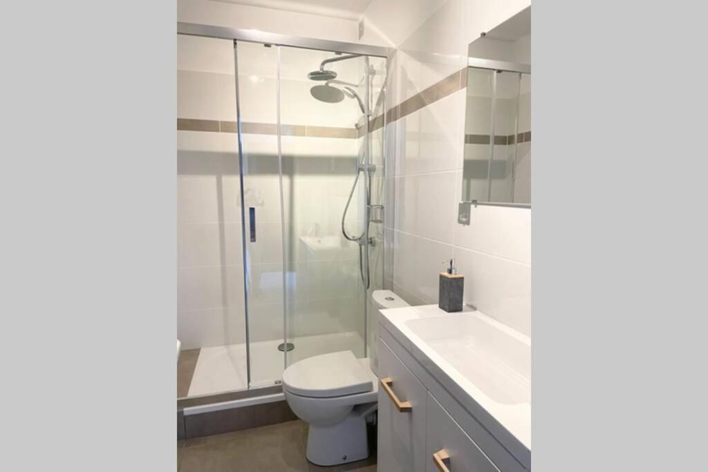 Mon Appart'Hotel - Climatisation Avec Parking Gratuit Brive-la-Gaillarde Bagian luar foto
